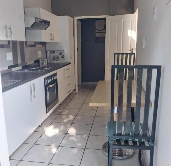 پانسیون The Lion Room At Frederick S Place