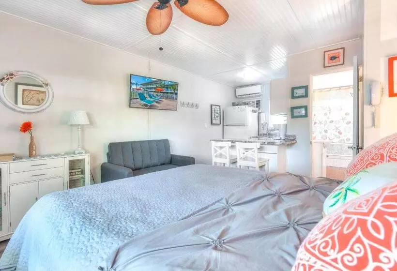 Tropic Terrace Suite #49 Beachfront Resort