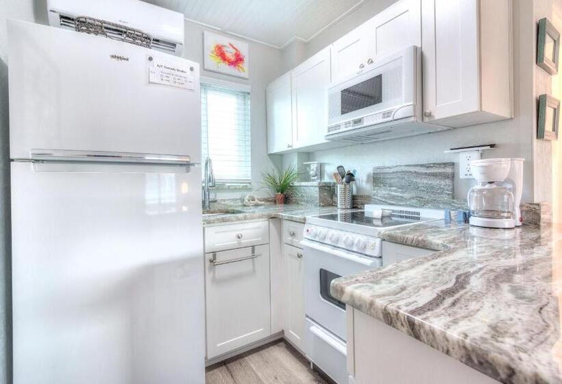 Tropic Terrace Suite #49 Beachfront Resort