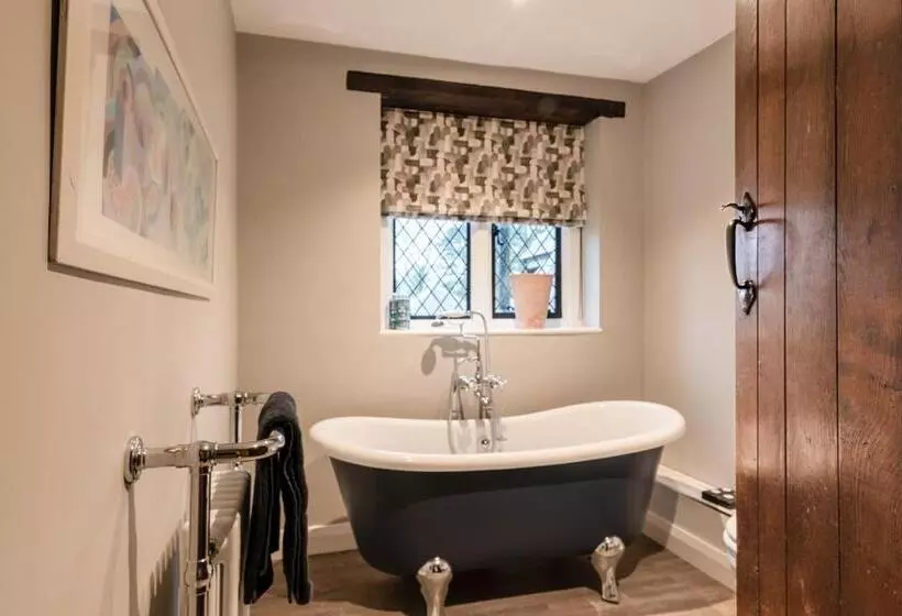 Aamiaismajoitus (B&B) Goytre Hall