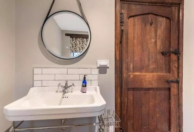 Aamiaismajoitus (B&B) Goytre Hall