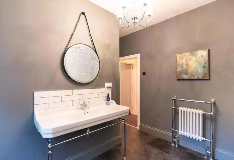 Aamiaismajoitus (B&B) Goytre Hall