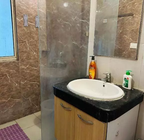 ベッドアンドブレックファースト Gulmohar Suites