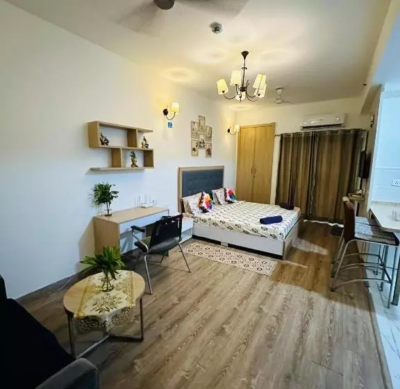 ベッドアンドブレックファースト Gulmohar Suites