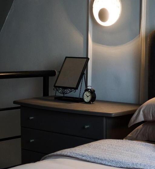 تختخواب و صبحانه The Hamptons Loft