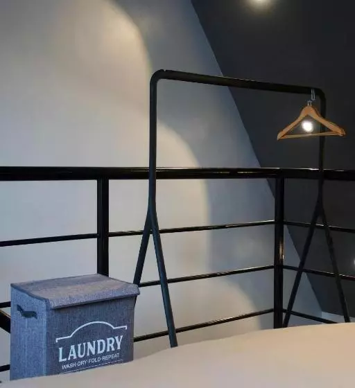 تختخواب و صبحانه The Hamptons Loft