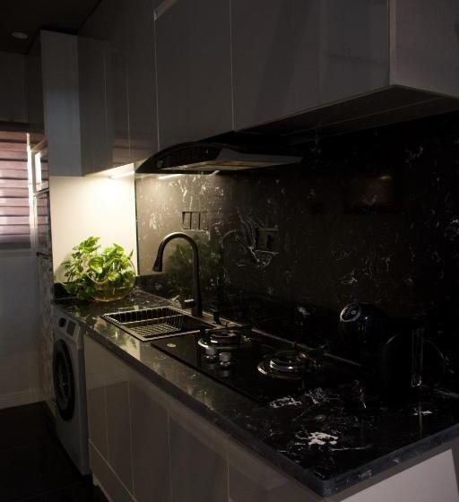 تختخواب و صبحانه The Hamptons Loft