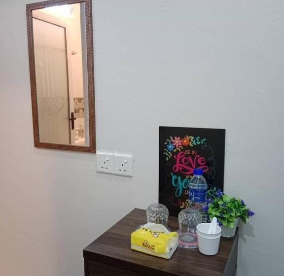 בית מלון כפרי Nafeeza Roomstay