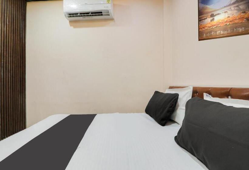 هتل Oyo Blue Moon