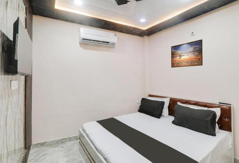 هتل Oyo Blue Moon