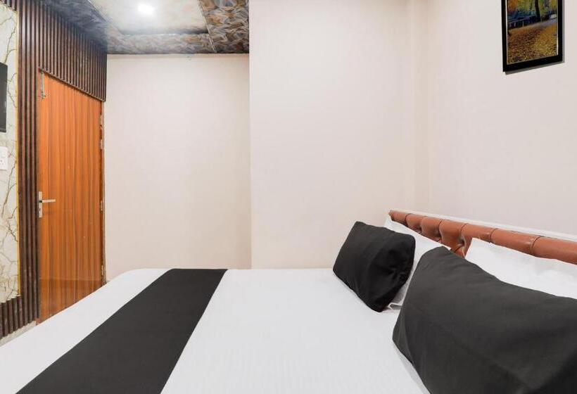 هتل Oyo Blue Moon