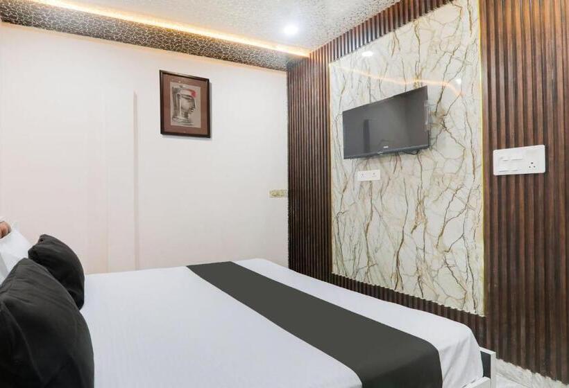 هتل Oyo Blue Moon