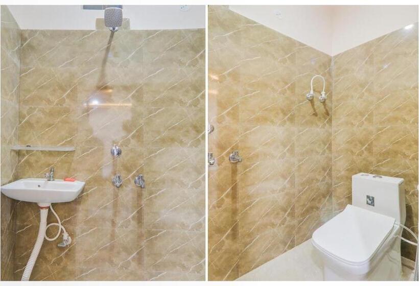 هتل Oyo Blue Moon