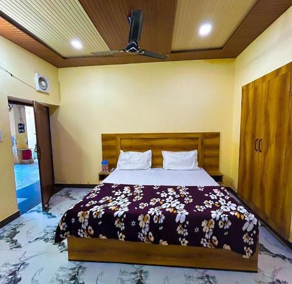 酒店 Saini Bhawan 100m From Bankey Bihari, 500m From Premanand Ji Maharaj