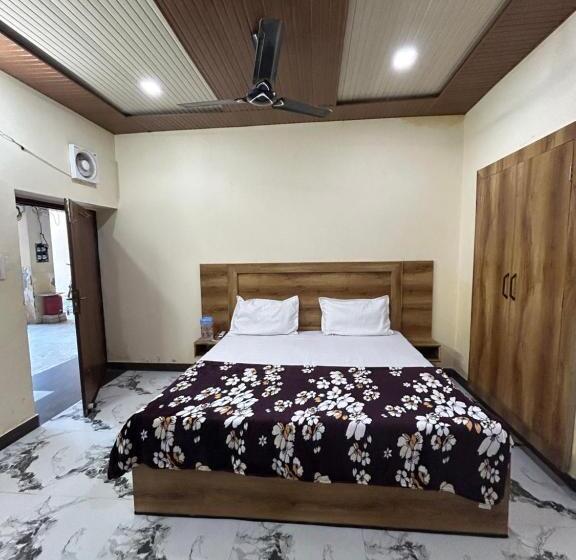 酒店 Saini Bhawan 100m From Bankey Bihari, 500m From Premanand Ji Maharaj