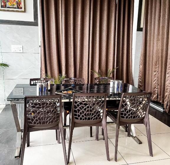 Janki Palace Hotel & Restaurant