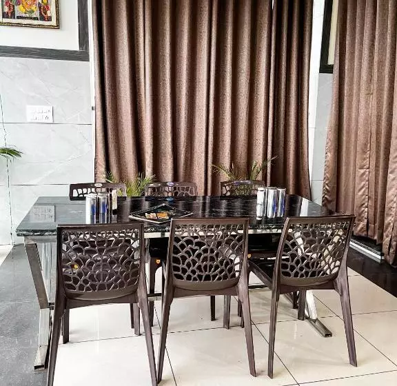 Janki Palace Hotel & Restaurant