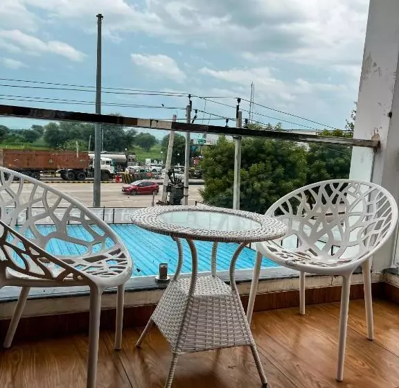 Janki Palace Hotel & Restaurant