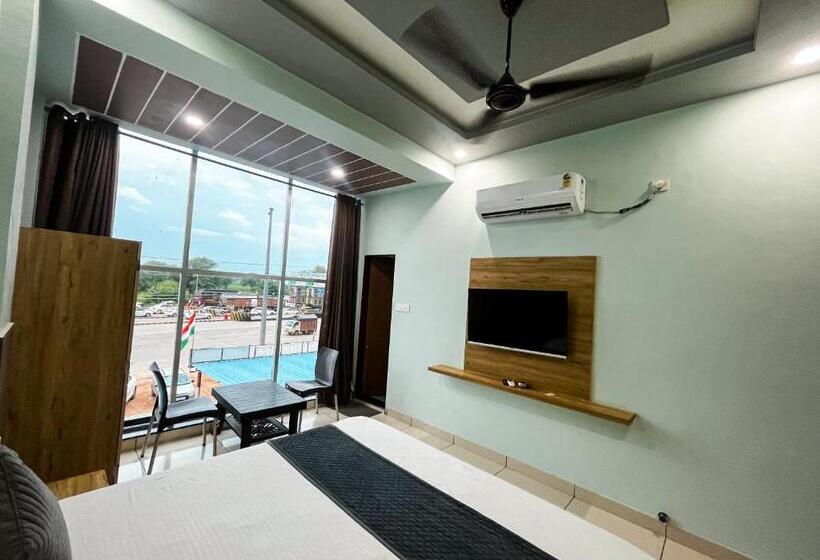 Janki Palace Hotel & Restaurant