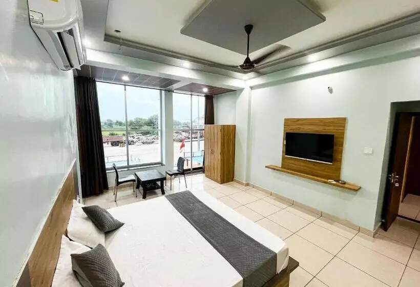 Janki Palace Hotel & Restaurant