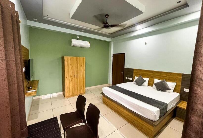 Janki Palace Hotel & Restaurant