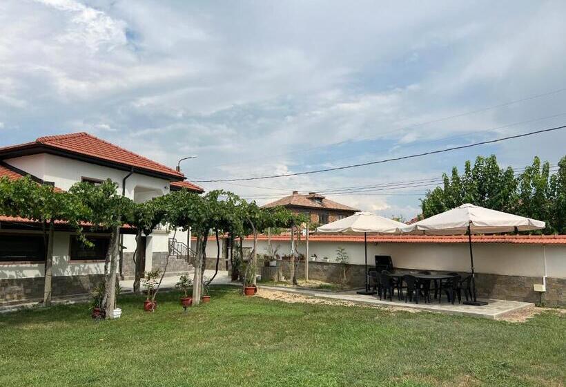 ペンション къща за гости бадови