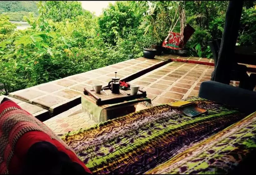 Majatalo Balihuts Guesthouse