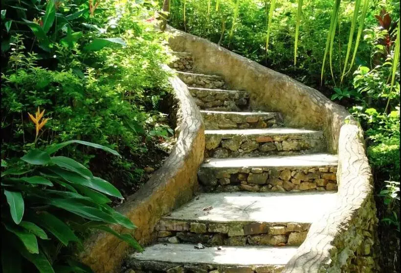 Majatalo Balihuts Guesthouse