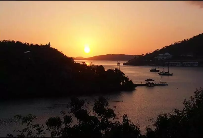 Majatalo Balihuts Guesthouse