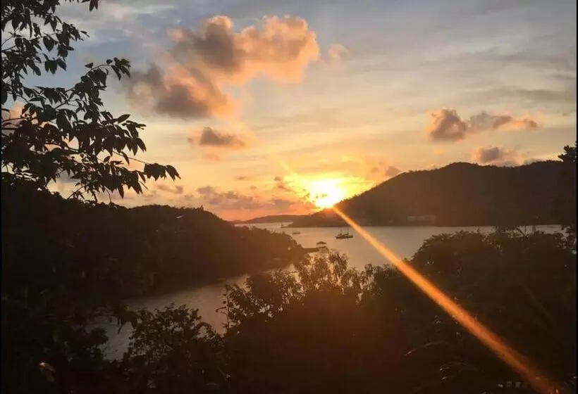 Majatalo Balihuts Guesthouse