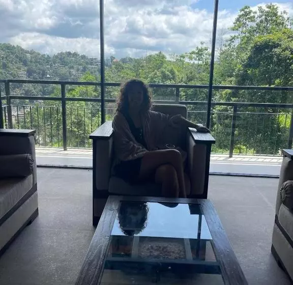 Majatalo Lush Breeze