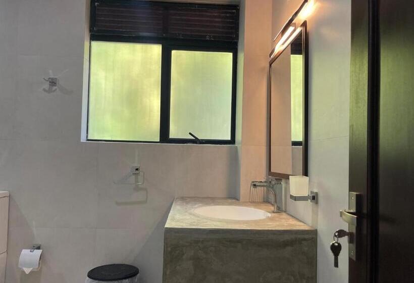 פנסיון Lush Breeze