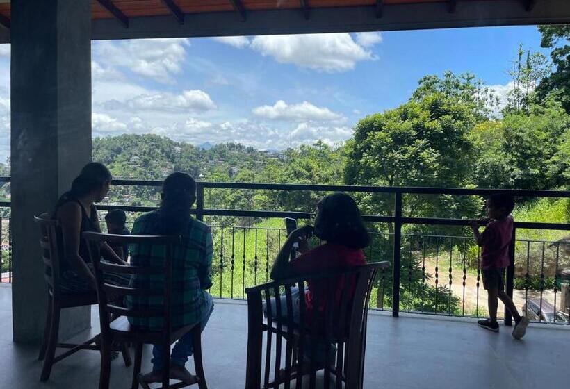 פנסיון Lush Breeze