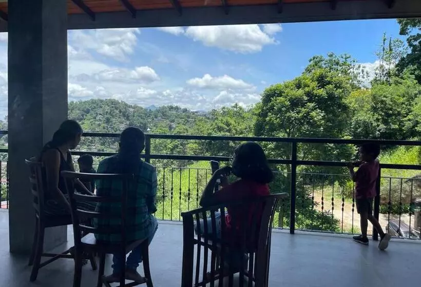 Majatalo Lush Breeze