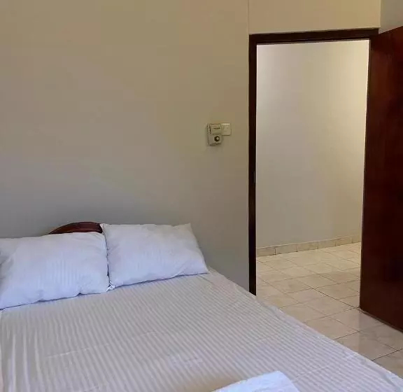 Majatalo Lush Breeze