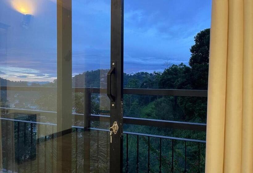 פנסיון Lush Breeze