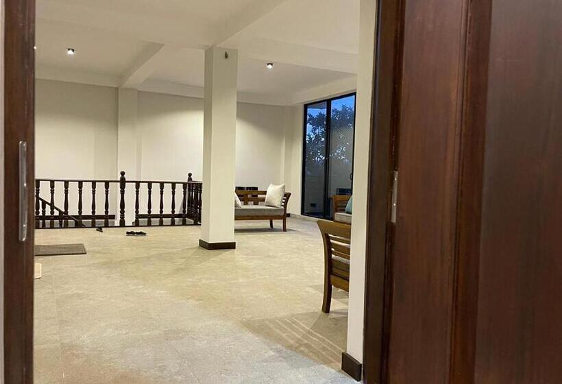 פנסיון Lush Breeze