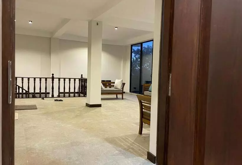 Majatalo Lush Breeze