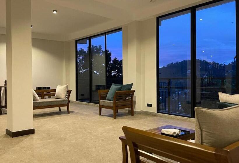 פנסיון Lush Breeze