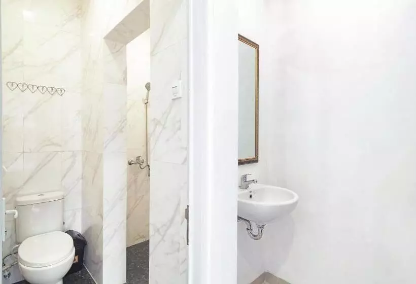 ペンション White Blue House 5   Pvt Room, Shared Pool&kitchen