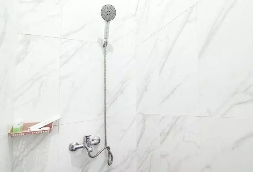 ペンション White Blue House 5   Pvt Room, Shared Pool&kitchen