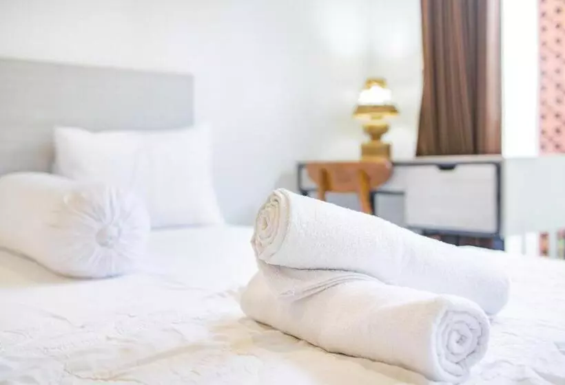 ペンション White Blue House 5   Pvt Room, Shared Pool&kitchen