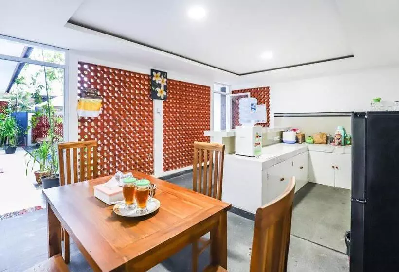 ペンション White Blue House 5   Pvt Room, Shared Pool&kitchen