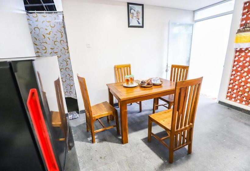 펜션 White Blue House 5 Pvt Room, Shared Pool&kitchen