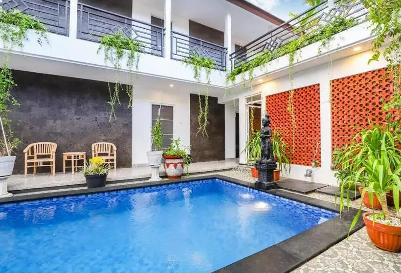 ペンション White Blue House 5   Pvt Room, Shared Pool&kitchen