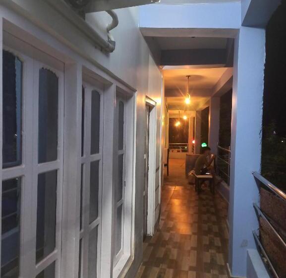 هتل Atithi The Food Palace And