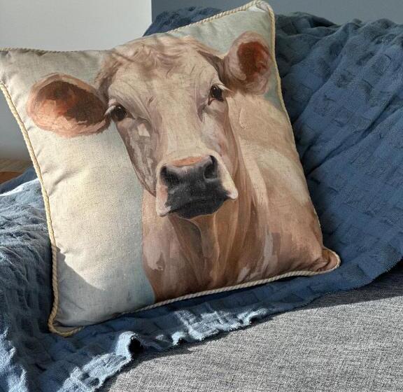 Отель Badger S View Farmstay Blue Tongue Cabin