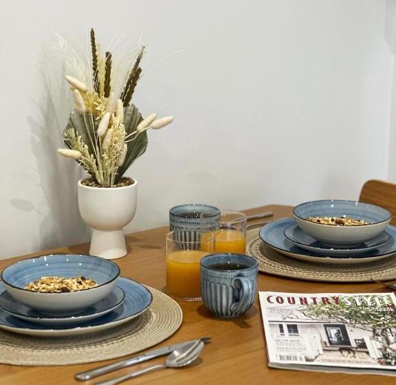 Отель Badger S View Farmstay Blue Tongue Cabin