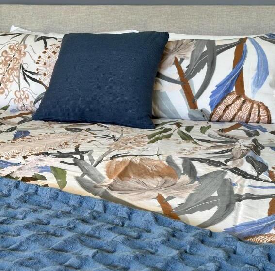 Отель Badger S View Farmstay Blue Tongue Cabin