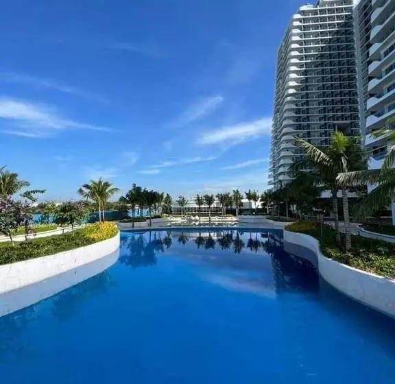 リゾートホテル Azure North Bali Tower San Fernando